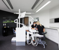 Zahnarzt Dr. Dahm behandelt Patienten