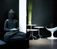 Sitzende Buddhastatue und weitere Praxisdeko